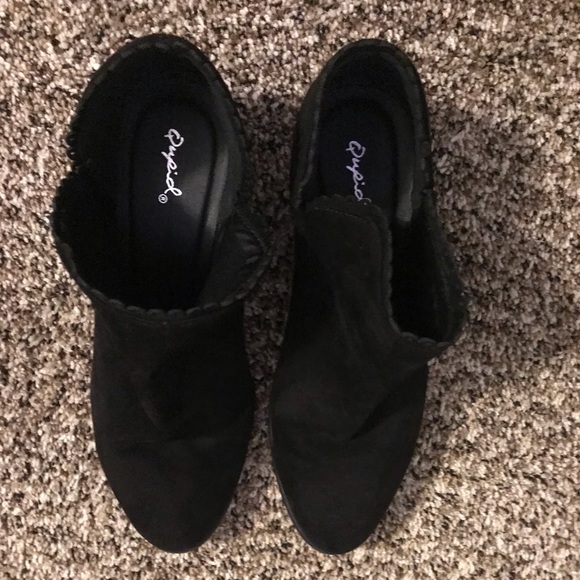 8.5 black Qupid booties - Picture 2 of 3